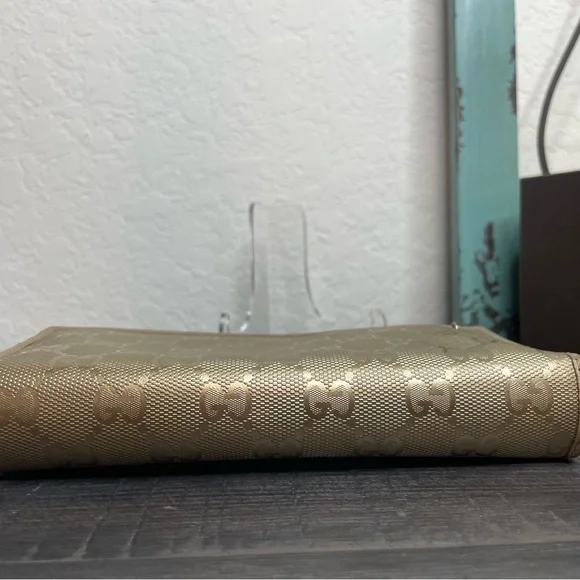 EUC Gucci Gold Imprime GG WOC - Picture 7 of 16